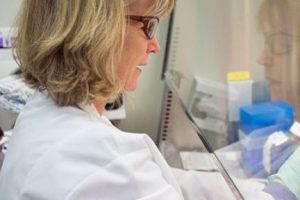 AIDS hastalarının kimliklerini a&ccedil;ıkladılar!
