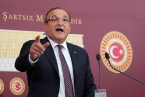 Oktay Vural Fuat Avni'yi a&ccedil;ıkladı!