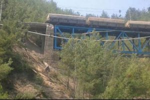 Osmaniye'de y&uuml;k trenine bombalı saldırı