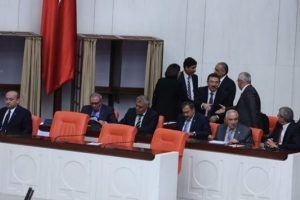Meclis'te "bağımsız bakanlar" krizi &ccedil;ıktı!