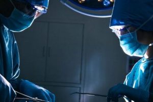 T&uuml;rkiye'nin en &uuml;nl&uuml; doktorları ameliyathanede hangi m&uuml;ziği dinliyor
