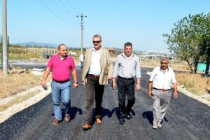 Karacabey belediyesi'nin asfaltlama &ccedil;alışmaları s&uuml;r&uuml;yor