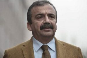 Sırrı S&uuml;reyya &Ouml;nder: Yemin etmeyen b&uuml;rokratlar TBMM'den &ccedil;ıkarılsın