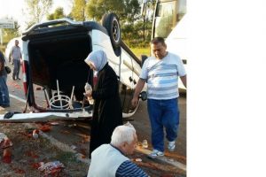 Bursa'da takla atan ara&ccedil;tan burnu bile kanamadan &ccedil;ıktı