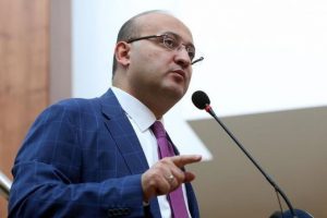 Yal&ccedil;ın Akdoğan: &Ouml;nce utanmayı &ouml;ğrenmelidir