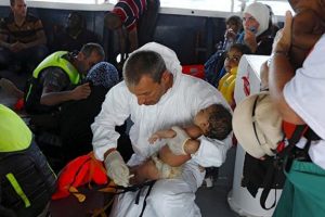 D&uuml;nyanın kayıtsız kaldığı g&ouml;&ccedil;menlere, bağımsız kurtarma ekibi el uzattı