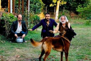 D&uuml;ğ&uuml;n Dernek' ekibi k&ouml;pekten korktu!...