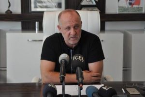 İstifa tezah&uuml;ratları saygısızlık