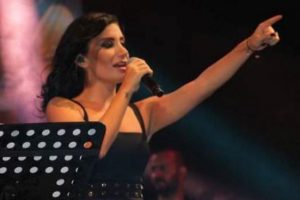 İrem Derici'den kızdıracak g&ouml;nderme...