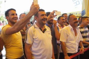 Sefa Doğanay Bursa'da kamyoncuları g&uuml;lme krizine soktu
