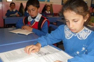 MEB'in yeni okul kuralları &ouml;ğrencileri isyan ettirdi!