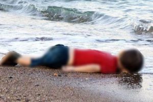 Aylan anne ve abisi ile Kobani'de toprağa verildi