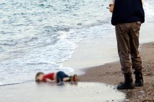 Aylan Kurdi'nin fotoğrafı ile ırk&ccedil;ı paylaşıma soruşturma