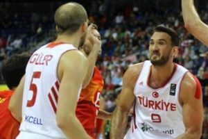 T&uuml;rkiye, İspanya'ya 104-77 mağlup oldu