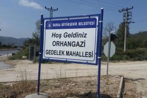 Bursa Orhangazi'deki mahalle tabelaları yenileniyor