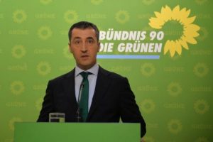 Cem &Ouml;zdemir: PKK kayıtsız şartsız silahları g&ouml;ms&uuml;n