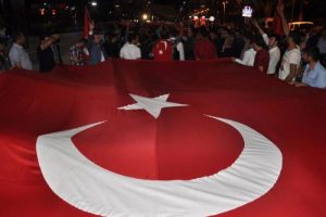 T&uuml;rkiye Gen&ccedil;lik Birliği Bursa Şubesi'nden şehitler i&ccedil;in y&uuml;r&uuml;y&uuml;ş