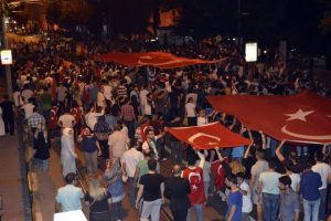 Bursa şehitler i&ccedil;in gece boyu ayaktaydı!
