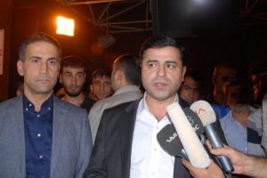 Demirtaş: Şehit olmak isteyen eski Enerji Bakanı Dağlıca'da bir gece n&ouml;bet tutsun