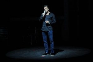 Kerem Alışık: Silahlar sussun, sanat konuşsun