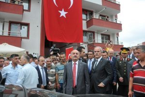 Sağlık Bakanı M&uuml;ezzinoğlu şehidin Bursa'daki evinde a&ccedil;ıklamalarda bulundu