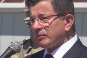 Dağlıca'da şehit olan askerler i&ccedil;in cenaze t&ouml;reninde Başbakan g&ouml;zyaşlarını tutamadı