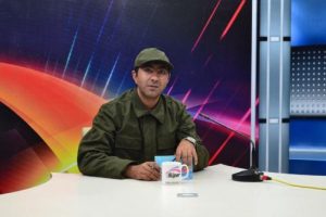 Bursa'da ana haber b&uuml;ltenini askeri kıyafetle sundu