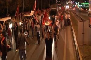 Saygı y&uuml;r&uuml;y&uuml;ş&uuml; E-5 trafiğini durma noktasına getirdi