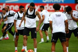 Beşiktaş, Medipol Başakşehir ma&ccedil;ı hazırlıklarına devam etti