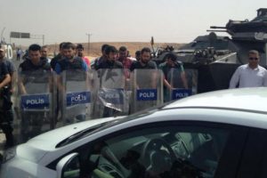 Selahattin Demirtaş'ın konvoyu durduruldu