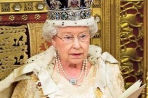 Krali&ccedil;e II. Elizabeth'ten tarihi rekor: 63 yıl, 7 ayı aşkın s&uuml;redir tahtta o var