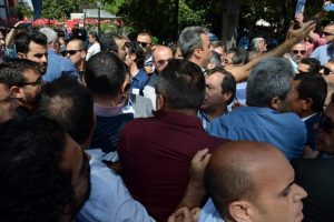 Bursa'da Şehit Yarbay'ın cenazesinde arbede!