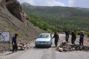 Jandarma karakoluna ateş a&ccedil;ıldı! &Ccedil;atışma &ccedil;ıktı