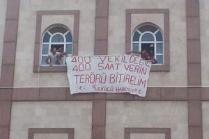 Bursa'da şehit yarbayın cenazesinde 400 vekil gerginliği!