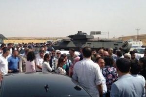HDP konvoyu Mardin &ccedil;ıkışında durduruldu