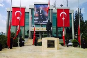 Reyhanlı Belediyesi'nden 1000 bayrak