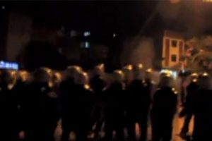 HDP binasından polise taş atılınca ortalık karıştı!