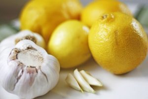 Tansiyonunuz aniden y&uuml;kselirse limon ve sarımsak t&uuml;ketin