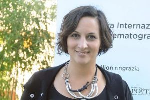 "Kadın y&ouml;netmenler ciddiye alınmak i&ccedil;in erkek karakterler &uuml;retiyorlar"