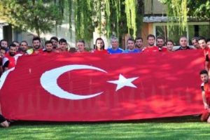 İneg&ouml;lspor'dan ter&ouml;re bayraklı tepki