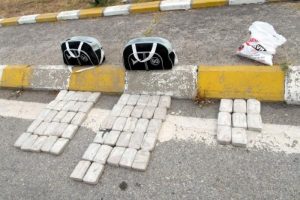 Polisin otomobilinde 30 kilo eroin ele ge&ccedil;irildi