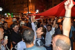 18 g&ouml;sterici g&ouml;zaltına alındı