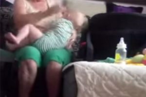 9 aylık bebeğe etmedik eziyet bırakmadı