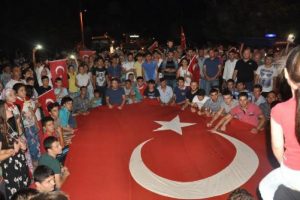 Bursalılar ter&ouml;r&uuml; y&uuml;r&uuml;y&uuml;şle protesto etti