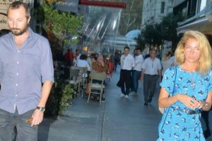 Burcu Esmersoy sevgilisi Tuna Aksu ile suspus!