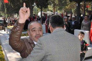 11 yılda 'şehit' kabul ettirdiği oğlunun şehitliğe naklini istiyor