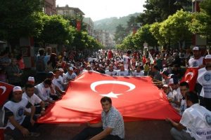 Maden iş&ccedil;ilerinden "&ccedil;ift asgari &uuml;cret" y&uuml;r&uuml;y&uuml;ş&uuml;