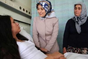 Mutlu Kaya'ya s&uuml;rpriz ziyaret&ccedil;i