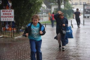 Bursa'da fırtına hazırlıksız yakaladı!