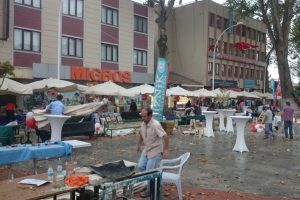 Bursa'da &Ccedil;ini Festivali'ne fırtına engeli